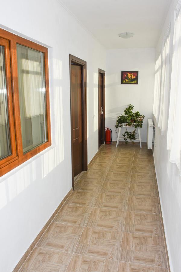 Tomis House Hotel Curtea de Argeş Exterior foto